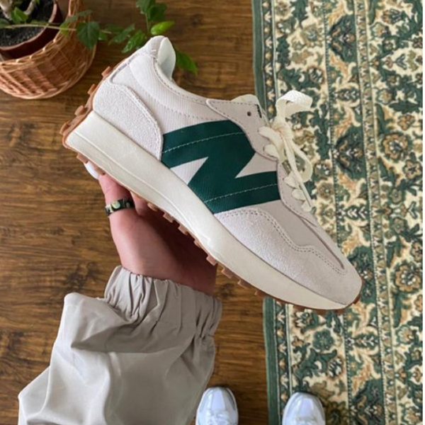 Sapatilhas New Balance 327 - Brancas com Logo a Verde